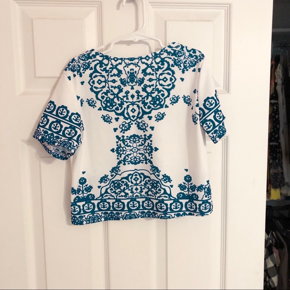 blue and white embroidered crop top - Picture 4 of 4